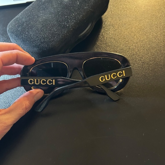 Men Gucci sunglasses - Picture 2 of 3